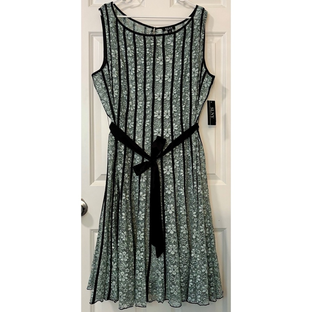 NWT SLNY Lace Dress